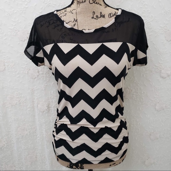 Ooh La La Tops - Ooh La La zig zag striped black and off white tee